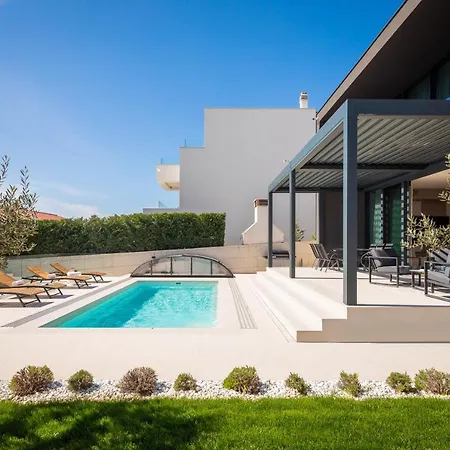 Acacia Villa *