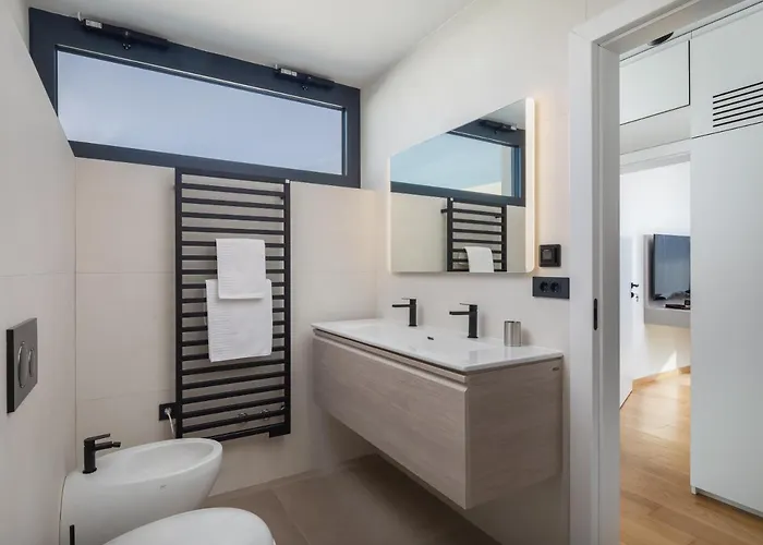 Acacia Villa *