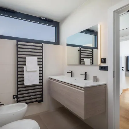 Acacia Villa *