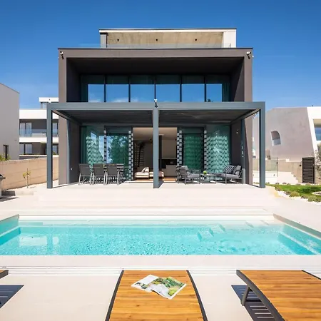Acacia Villa *